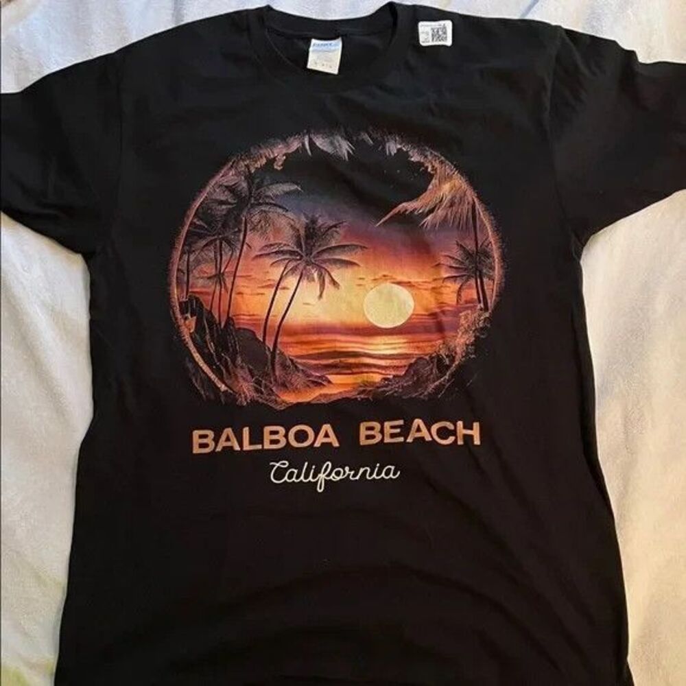 Balboa Beach California Graphic T-Shirt (Men’s M)